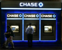 EARNS JPMORGAN CHASE