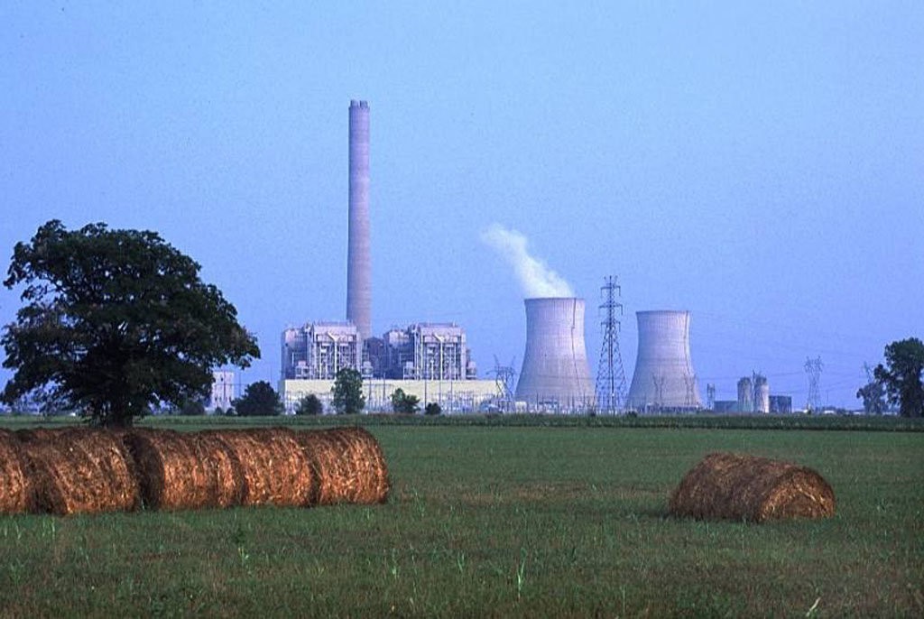 STILL BURNING: The coal-fired power plant near Independence, Ark.