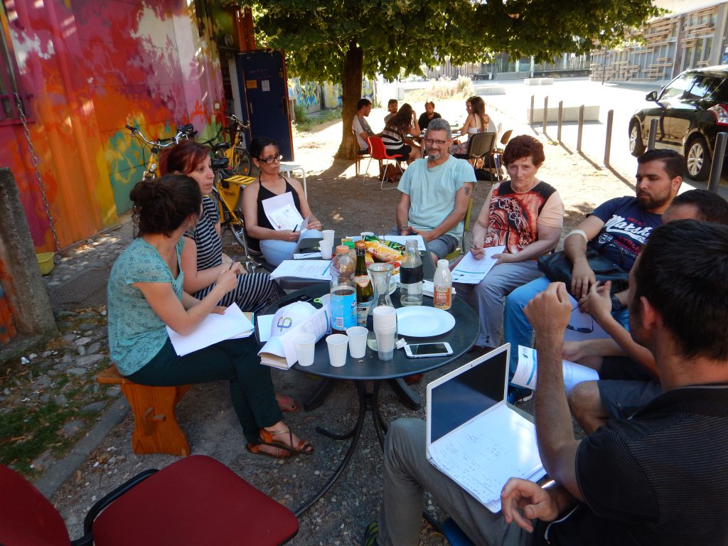 Grenoble ACORN Alliance Citoyenne city board convenes outside